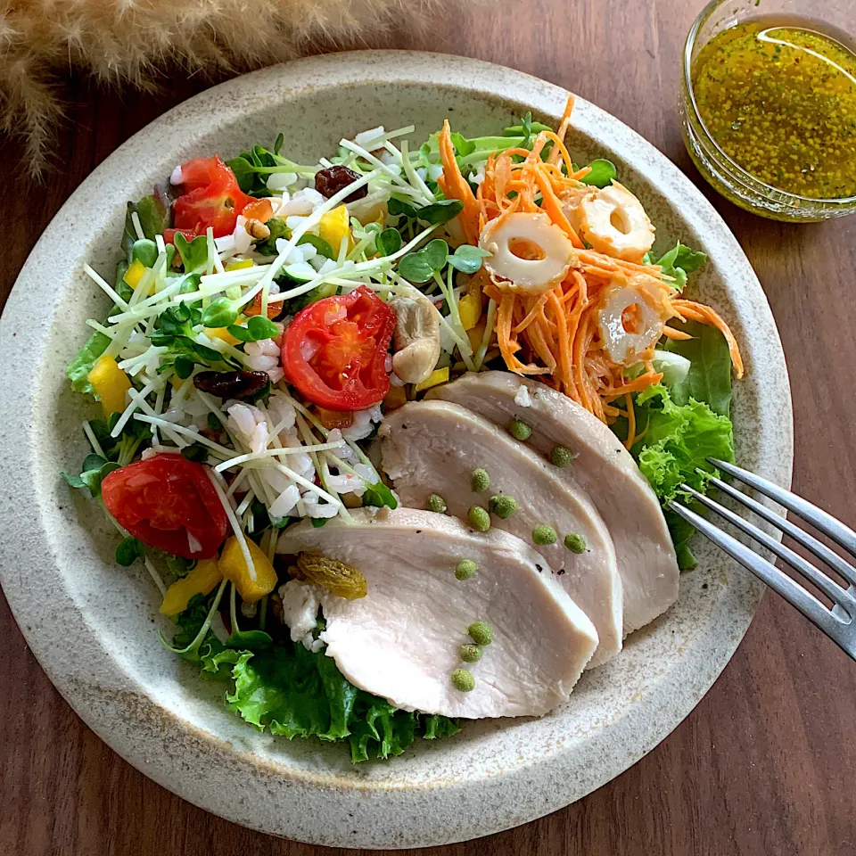 🥗カルローズとナッツとドライフルーツのサラダ🥗|ユッキーさん