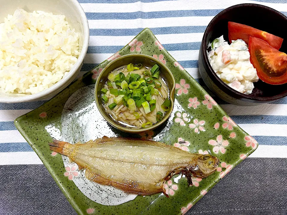 笹カレイの干物焼き、えのきポン酢、ポテトサラダ、トマト|jackybeanさん