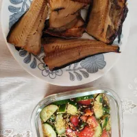 生協ほっけ昆布醤油味焼いたのと、きゅうりトマト塩昆布酢の物|m.rafuさん