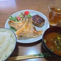 ぶりカマ・ハンバーグ・サラダ・ごはん・味噌汁🌺| chiyukiさん