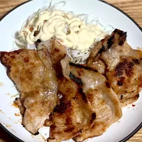 ☆豚のしょうが焼き ☆千切りミックスサラダ|まぁたんさん