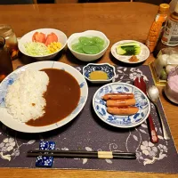 カレーライス、ウインナー炒め、刺身こんにゃく、サラダ、ニンニク味噌キュー、黒酢ニンニク漬け、六条麦茶、お団子、カシスジャム&グラニュー糖入り水切りヨーグルト(夕飯)|enarinさん