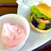 【道の駅 鯖江】吉川ナスバーガー(鳥そぼろ味噌味)＆つつじソフトクリーム|Tak@さん