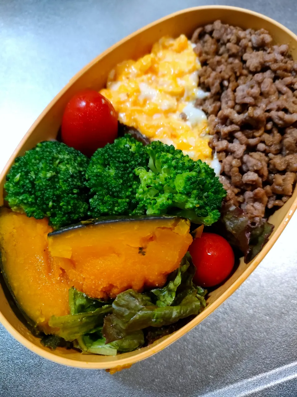 久しぶりの出勤！   そぼろご飯弁当|アボカド🥑さん