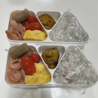 パパ弁と母弁☆梅とわかめの混ぜ込みご飯☆卵焼き☆大学芋☆プチトマト☆捻りこんにゃくの煮物☆魚肉ソーセージのソテー|Saharaさん