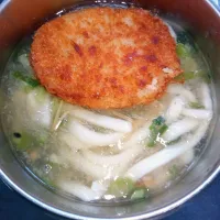 みぞれ仕立てのなめ茸入りとろみ付きコロッケうどん| darkbaronさん