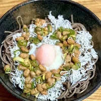 ☆温玉しらす納豆そば|まぁたんさん