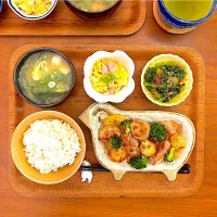 ガーリックチキンのおぼんごはん|すずさん