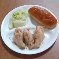 白菜炒め、ロールパン、手羽元|ナナさん