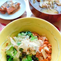 オクラ小松菜納豆丼|きつねさん