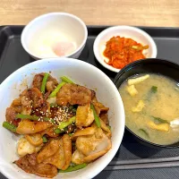 カルビホルモン丼|マハロ菊池さん