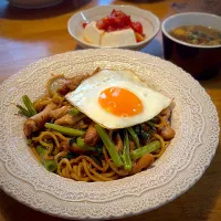 上海焼きそばと、トマトのしょうがだれの冷やっこと、中華たまごスープ|もえさん
