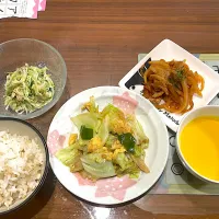 キャベツとピーマンのふわふわ卵炒め　かぼちゃのポタージュ　ポークチャップ　キャベツときゅうりのツナマヨ和え|おさむん17さん