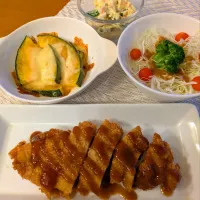 ☆トンカツ　☆野菜サラダ　☆かぼちゃチーズ焼き　☆ポテトサラダ