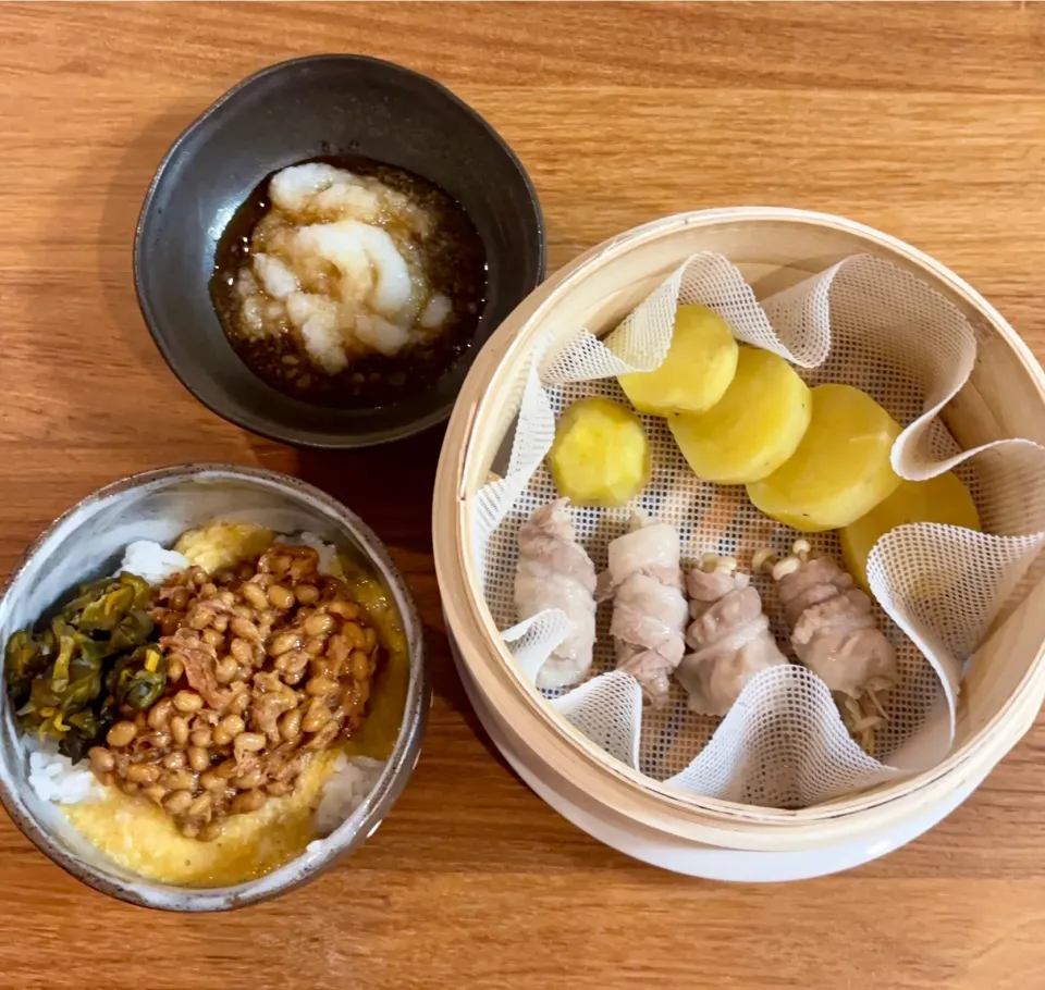 初のセイロ蒸し！えのきの豚肉巻きとさつまいも&とろろ納豆ごはん|ふくすけ食堂さん