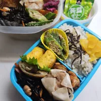 ☆夏休み小学生弁当☆もち麦入りごはん、塩昆布、沢庵、シラス卵焼き、薩摩揚げ、焼売、鯵フライ、ひじき煮物、蒟蒻ゼリー|ｼｮｺﾗさん