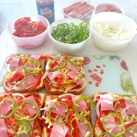 息子お友達泊まりきた朝ごはん🍕|まりっぺさん