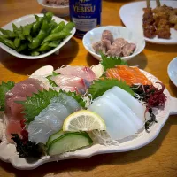 刺身の盛り合わせ、枝豆、砂ずりの塩だれ、焼き鳥|もえさん