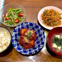 ミートボールのトマト煮　豆腐と大葉のあっさりスープ　韓国風肉味噌春雨　水菜と鰹節の和風サラダ|おさむん17さん
