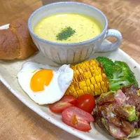 今日はクロワッサンで朝食|くまちゃんさん