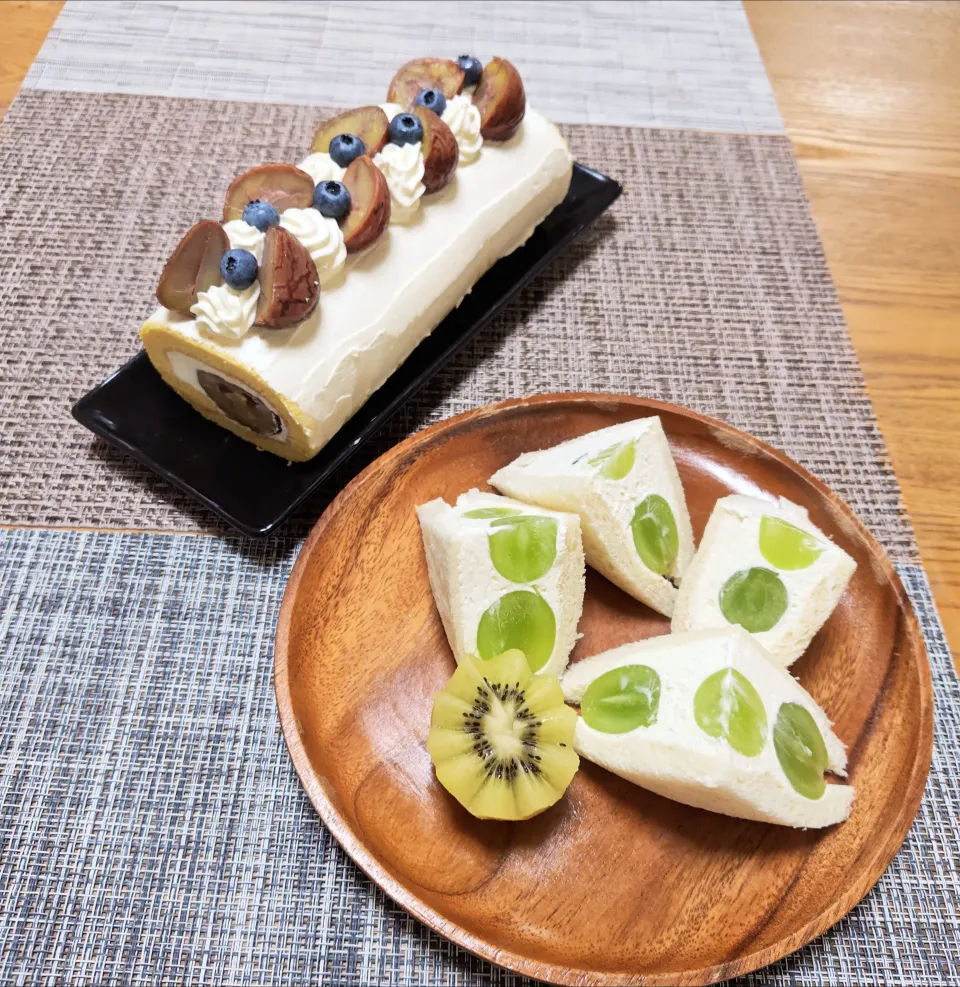 『ロールケーキとフルーツサンド』|seri-chanさん
