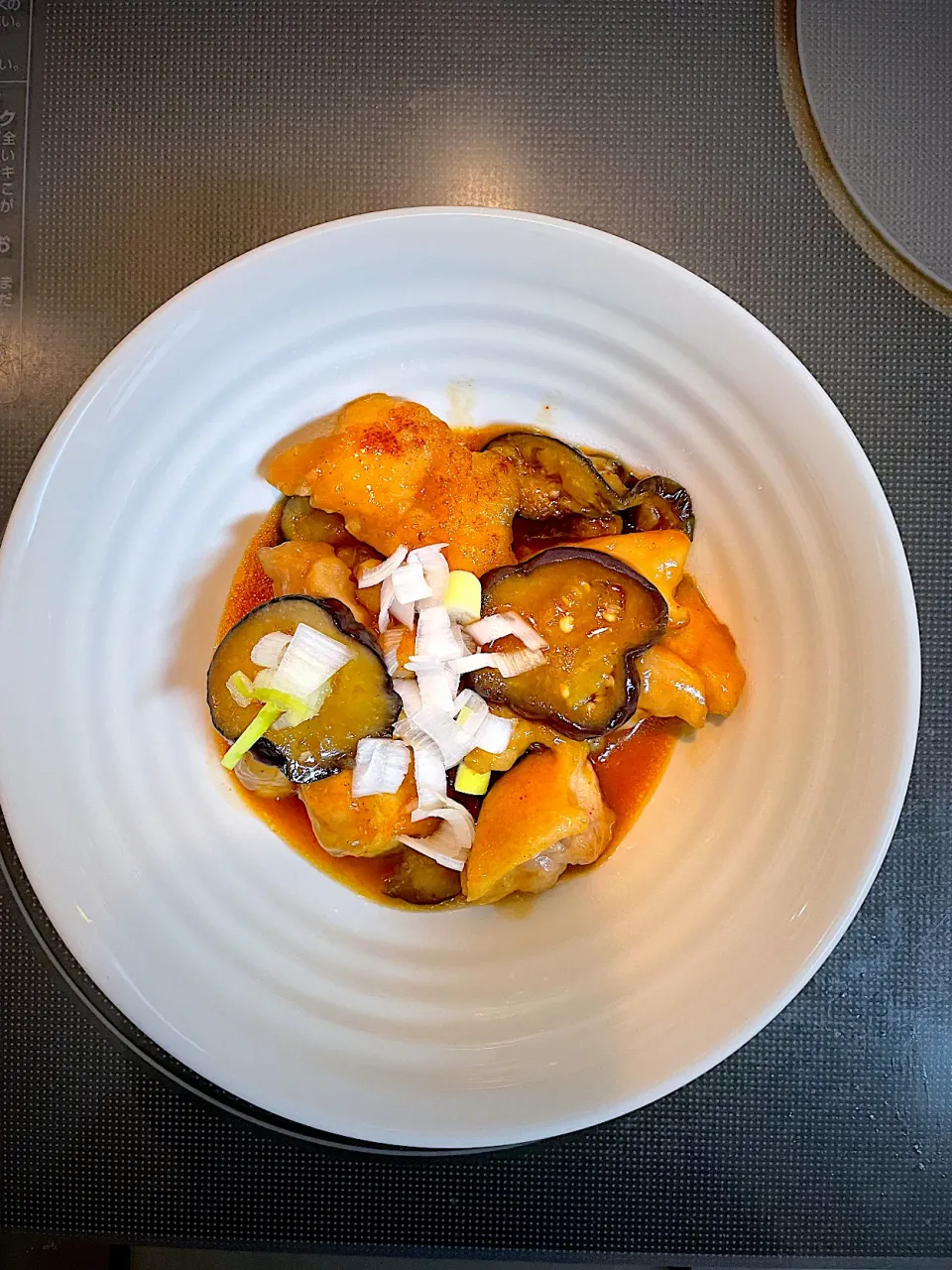 なすと鶏もも肉のピリ辛こっ照焼き|あきたまさん