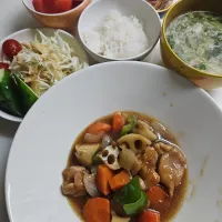 ☆夕飯☆鶏と野菜のオイスター炒め、中華スープ、サラダ、ごはん、スイカ|ｼｮｺﾗさん