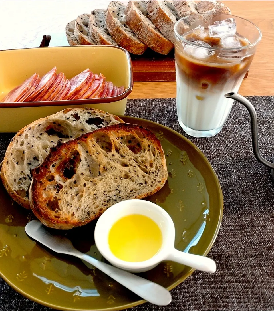 黒ごまカンパーニュ試食|みりさん