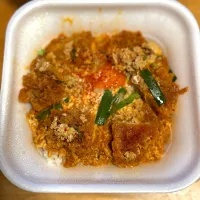 赤辛カツ丼|るみおんさん