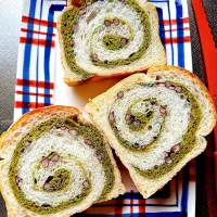もちはるこで抹茶小豆パン　🌀断面|Blueberry🫐さん