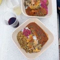 麻婆豆腐のカレーとポークビンダルの2種盛り|ちゃみこさん