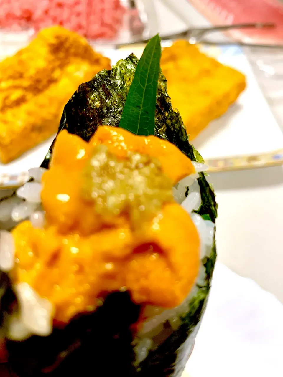 Sea urchin sushi hand roll caught off the coast of California|gonbenさん