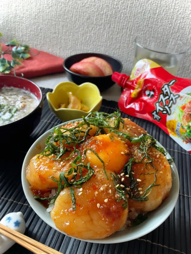 Snapdishの料理・レシピ写真:オイスタソースdeホタテの漬け丼｜王道？それとも新感覚？【李錦記 オイスターソース党】が「伝統派」と「革新派」に分裂！あなたの一票は？