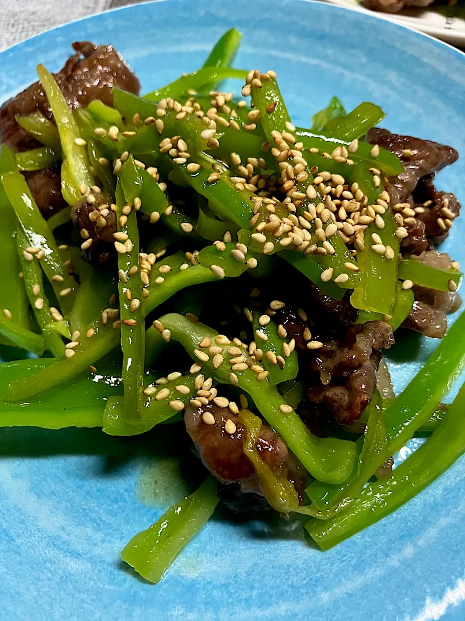 すき焼き肉とピーマンのオイスター炒め|🐶たぬとんキッチンさん