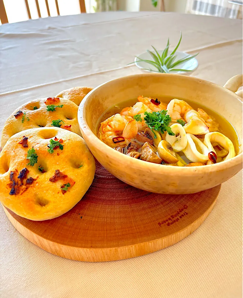 2品同時焼きでアヒージョとガーリックフォカッチャ👩🏻‍🍳|とっぴぃさん