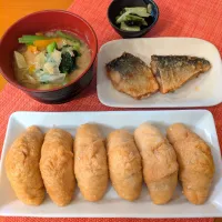 ☆いなり寿司　☆塩サバ竜田揚げ　☆具だくさん味噌汁　☆野沢菜漬|chikakoさん