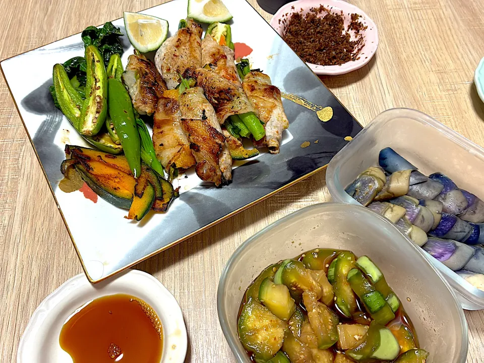 お野菜の肉巻き（アスパラ菜、シシトウ、南瓜、人参、玉ねぎ、大葉、ニラ）、茄子のわさび漬けの出汁茶漬け（胚芽米+押し麦）、茄子の古漬け、スイカ|みかふく_食生活見直し保健師ごはん。さん