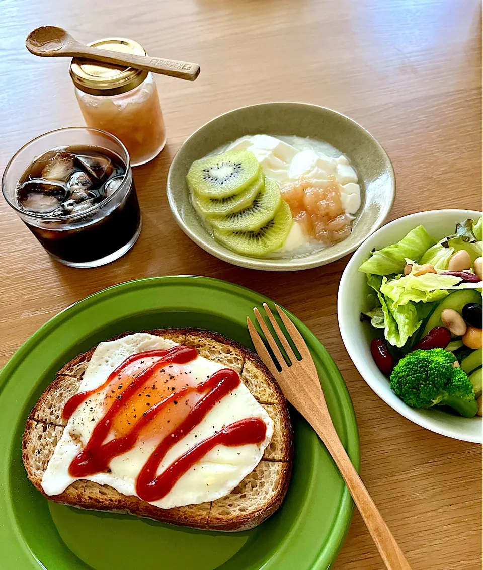 朝ごはん　桃ジャムでヨーグルト🍑|kaeさん