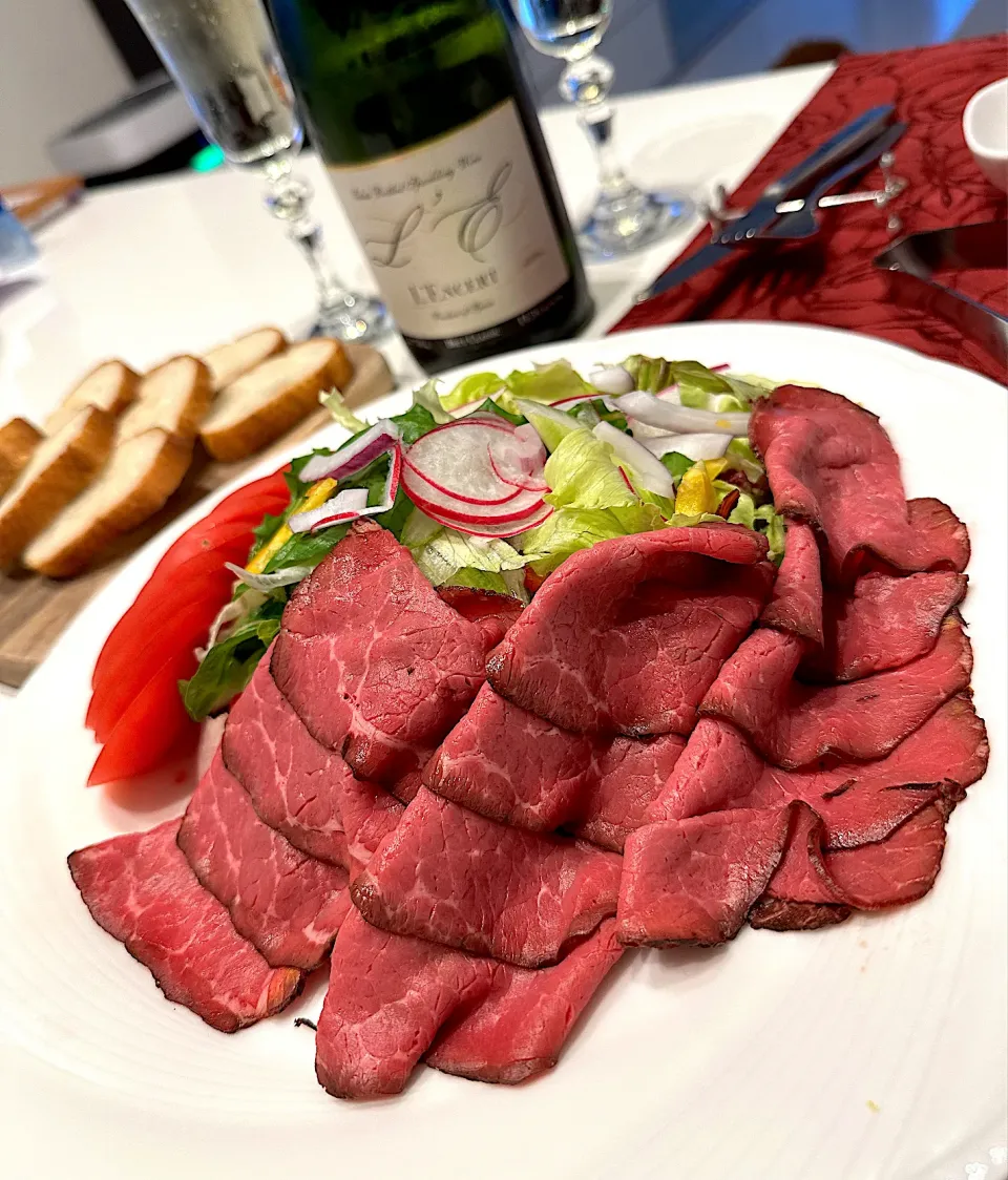 ローストビーフサラダ🥗🥩🍷😋|ナムナムさん