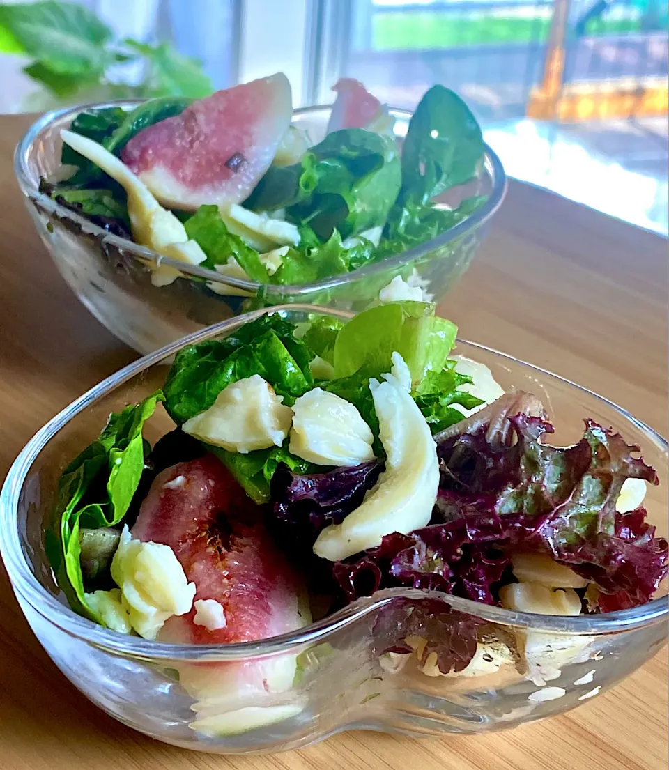 昆布塩をパラパラオリーブオイルも　　　　　　　　かけて召し上がれ　　　　　　　　　　　　　　　いちじくのサラダ|kimi kimi kitchenさん