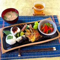 かぼちゃとピーマンのオイスターソース炒めでおにぎりランチ🥢