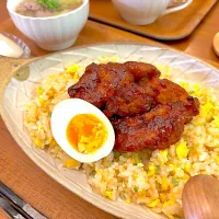 ヤンニョムチキン乗せチャーハン|すずさん