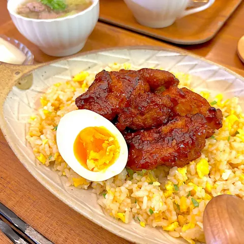 「ヤンニョムチキンの素」を使ってみたSnapdishの料理・レシピ写真:ヤンニョムチキン乗せチャーハン