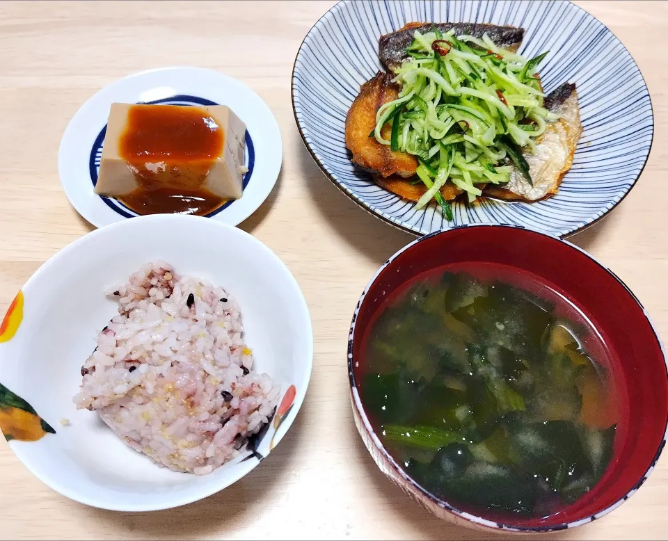 2025 0825　あじの涼拌きゅうりのせ　金ごま豆腐　ほうれん草とわかめのお味噌汁|いもこ。さん