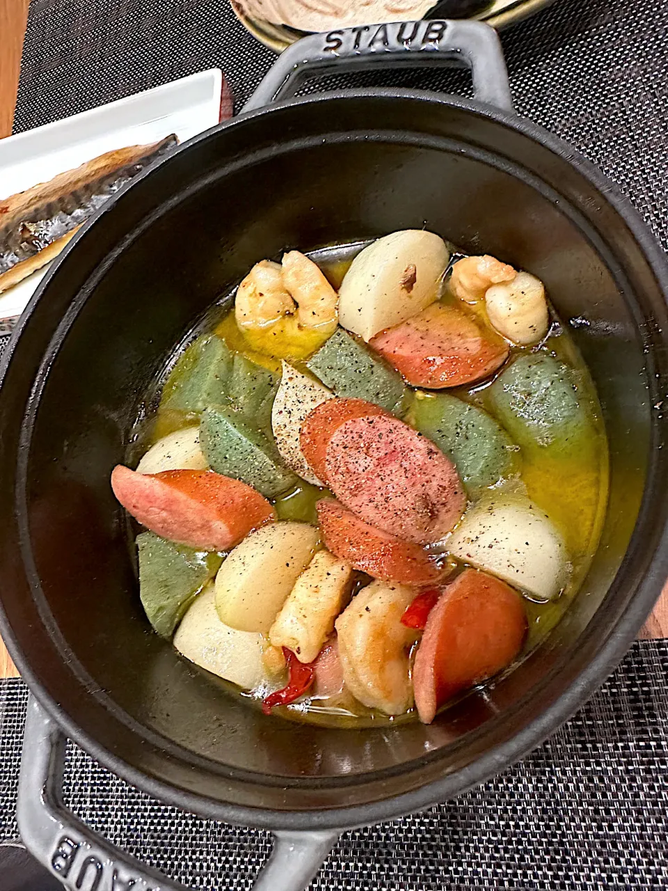 群馬の蒟蒻、栃木の巨大ニンニクでアヒージョ🧄　めちゃうま〜🤭|BUBUさん