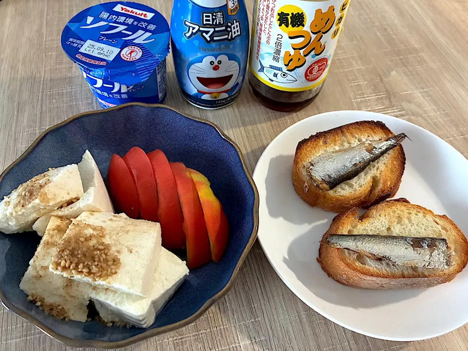 バタール、オイルサーディン、冷奴、スライストマト、ソフール|みかふく_食生活見直し保健師ごはん。さん