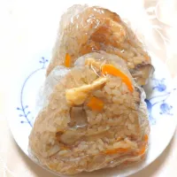 8/26の夜勤弁当
五目御飯のおにぎり🍙|卯月さん