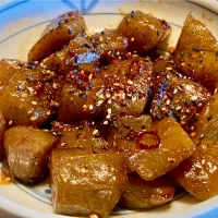 手抜きアテ  「ピリ辛こんにゃく」                             ＂唐辛子🌶️ふりかけ＂かけて|mottoさん