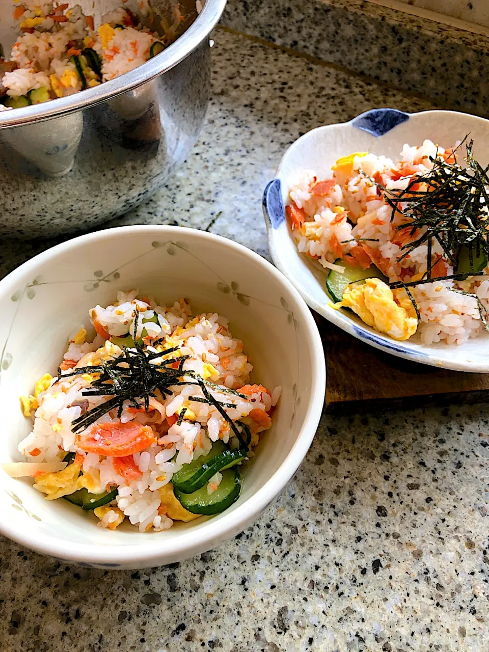 シロさんの鮭と卵と胡瓜のちらし寿司🐟|ヨウコさん