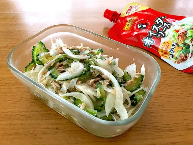 Snapdishの料理・レシピ写真:＊ゴーヤーと玉葱のオイツナ和え＊｜王道？それとも新感覚？【李錦記 オイスターソース党】が「伝統派」と「革新派」に分裂！あなたの一票は？